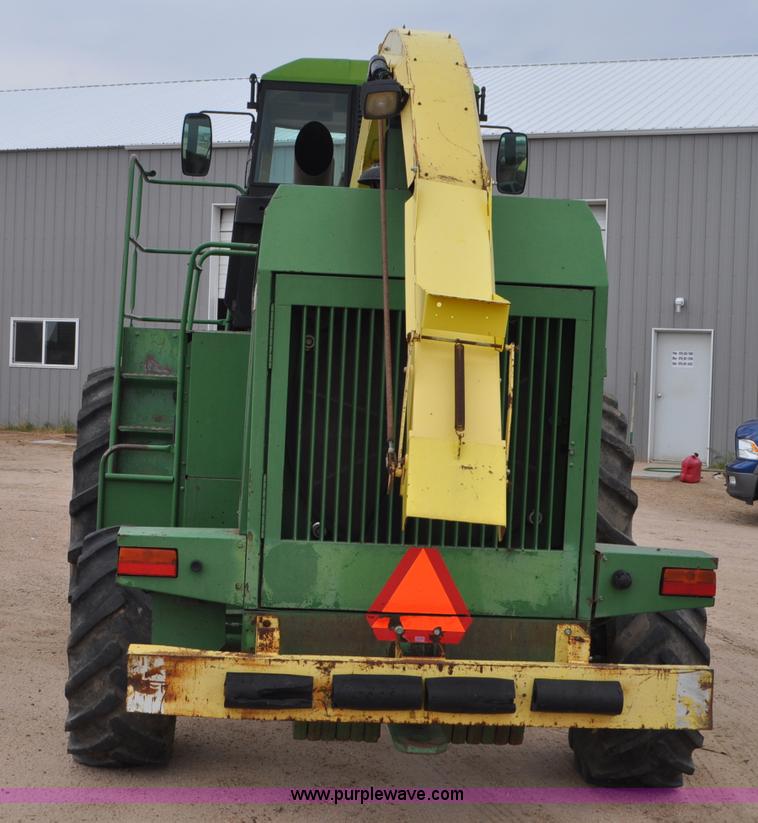 image for item G7428 1994 John Deere 6810 forage harvester