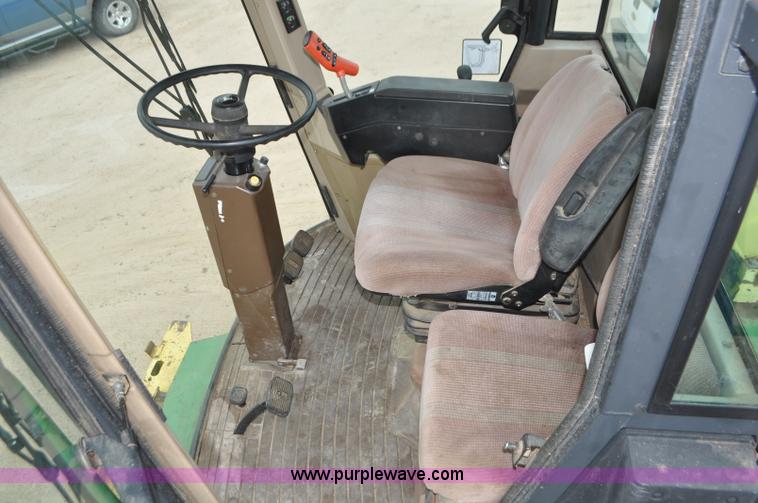 image for item G7428 1994 John Deere 6810 forage harvester