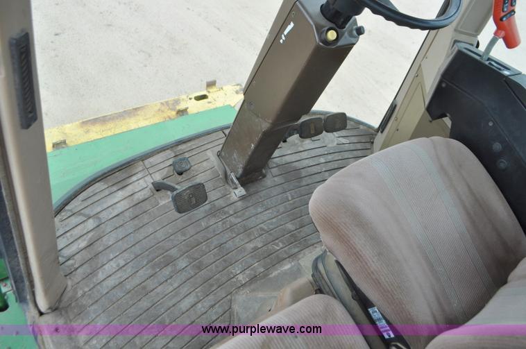 image for item G7428 1994 John Deere 6810 forage harvester