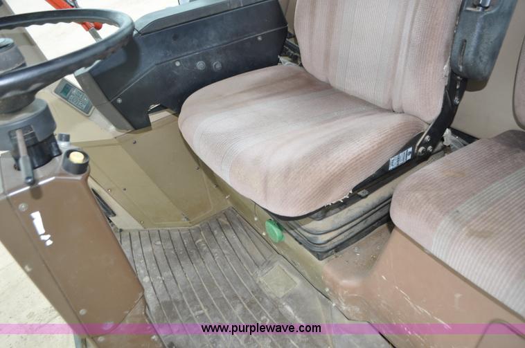 image for item G7428 1994 John Deere 6810 forage harvester