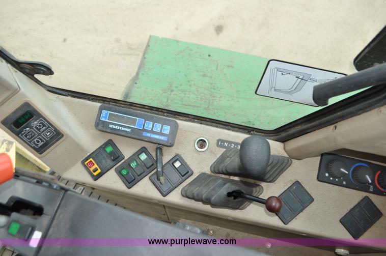 image for item G7428 1994 John Deere 6810 forage harvester