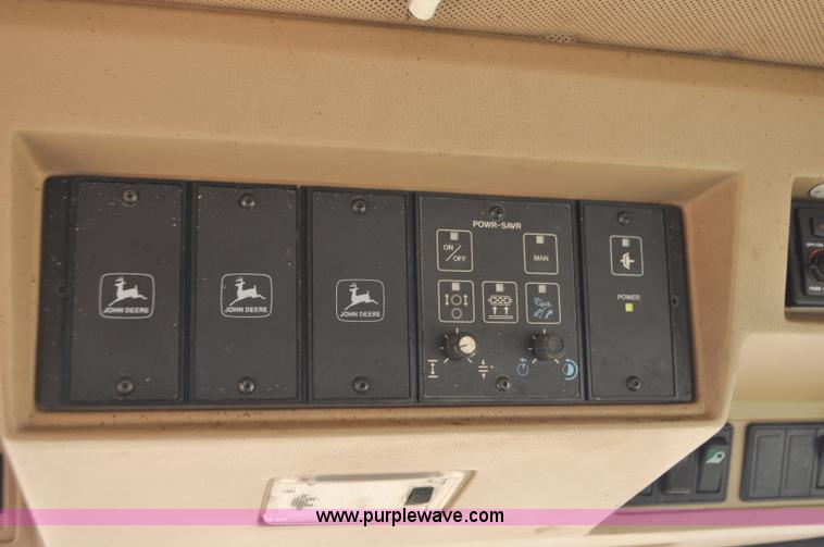 image for item G7428 1994 John Deere 6810 forage harvester