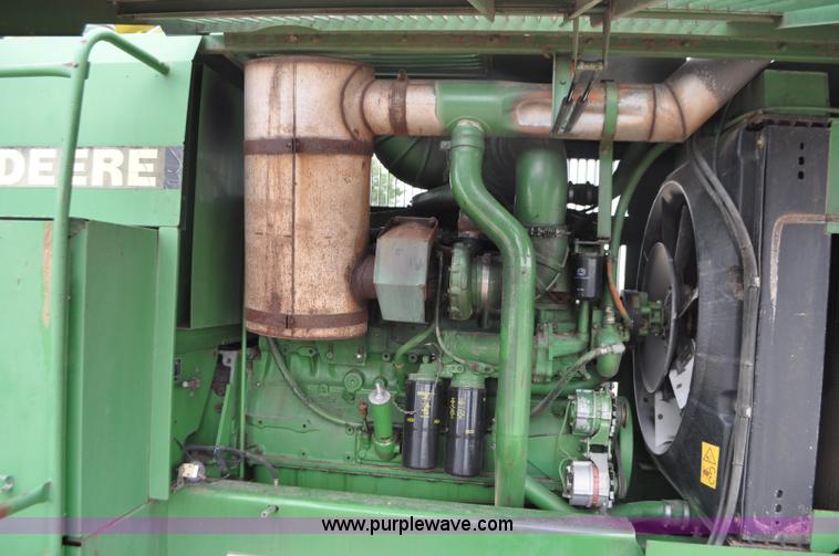 image for item G7428 1994 John Deere 6810 forage harvester