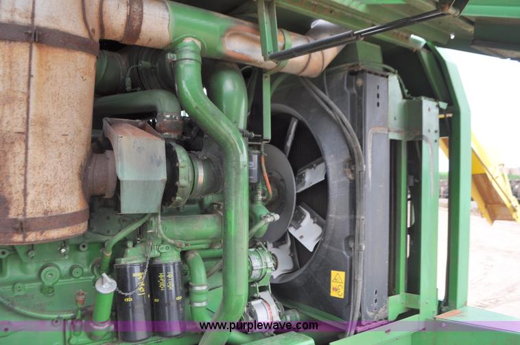 image for item G7428 1994 John Deere 6810 forage harvester