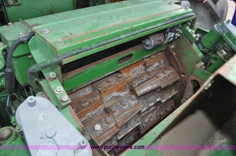 image for item G7428 1994 John Deere 6810 forage harvester