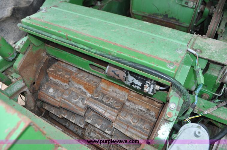image for item G7428 1994 John Deere 6810 forage harvester