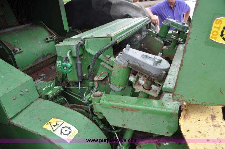 image for item G7428 1994 John Deere 6810 forage harvester