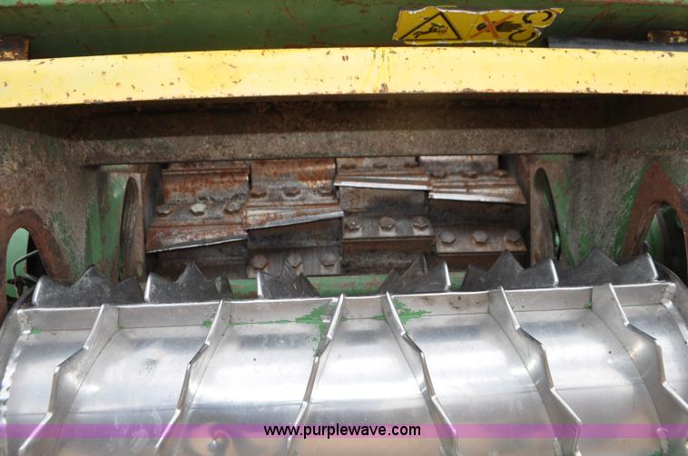 image for item G7428 1994 John Deere 6810 forage harvester