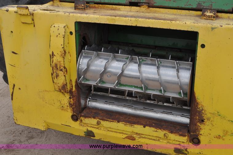 image for item G7428 1994 John Deere 6810 forage harvester