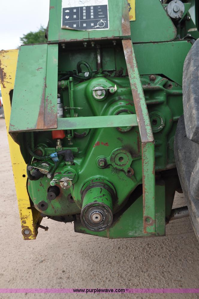 image for item G7428 1994 John Deere 6810 forage harvester