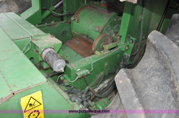 image for item G7428 1994 John Deere 6810 forage harvester