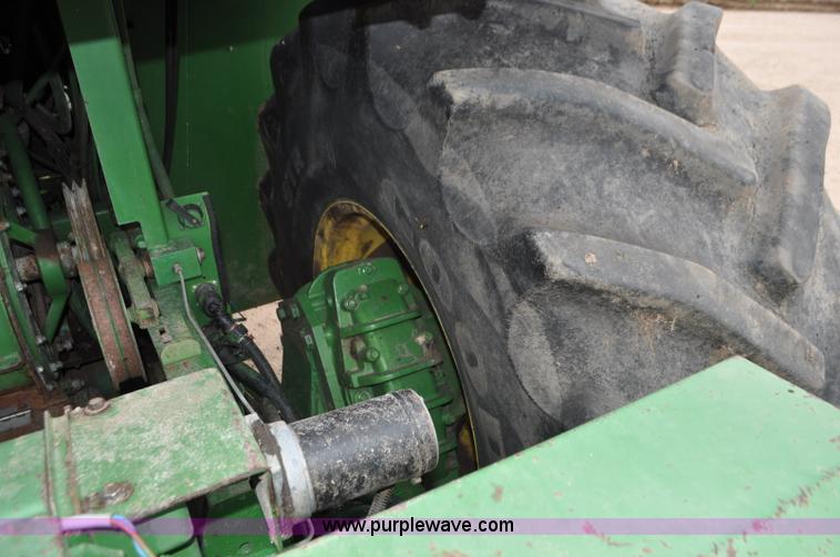 image for item G7428 1994 John Deere 6810 forage harvester