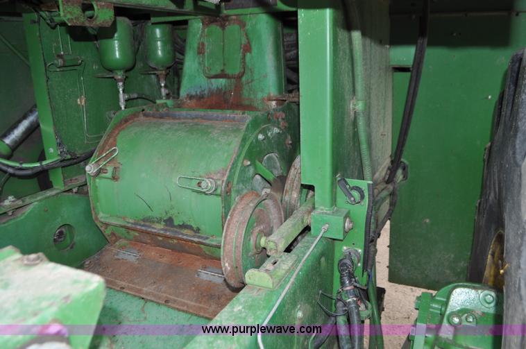 image for item G7428 1994 John Deere 6810 forage harvester