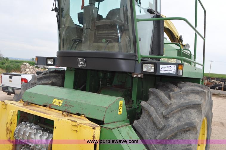 image for item G7428 1994 John Deere 6810 forage harvester