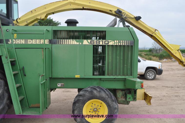 image for item G7428 1994 John Deere 6810 forage harvester