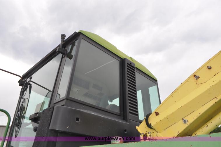 image for item G7428 1994 John Deere 6810 forage harvester