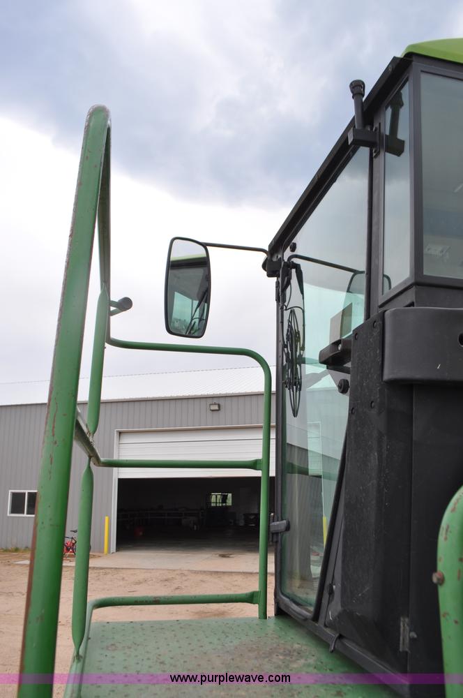 image for item G7428 1994 John Deere 6810 forage harvester