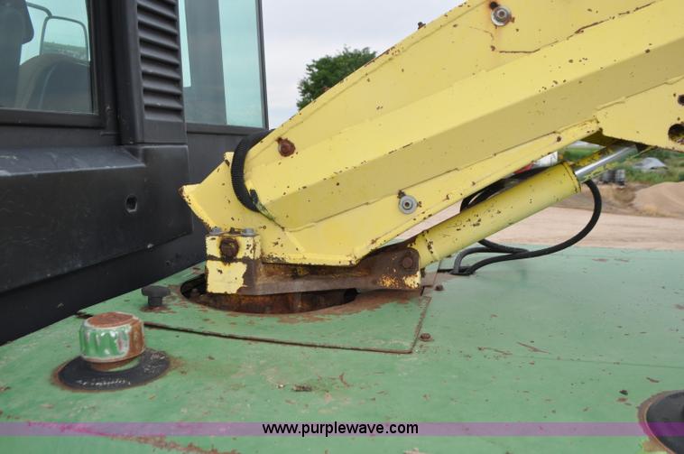 image for item G7428 1994 John Deere 6810 forage harvester