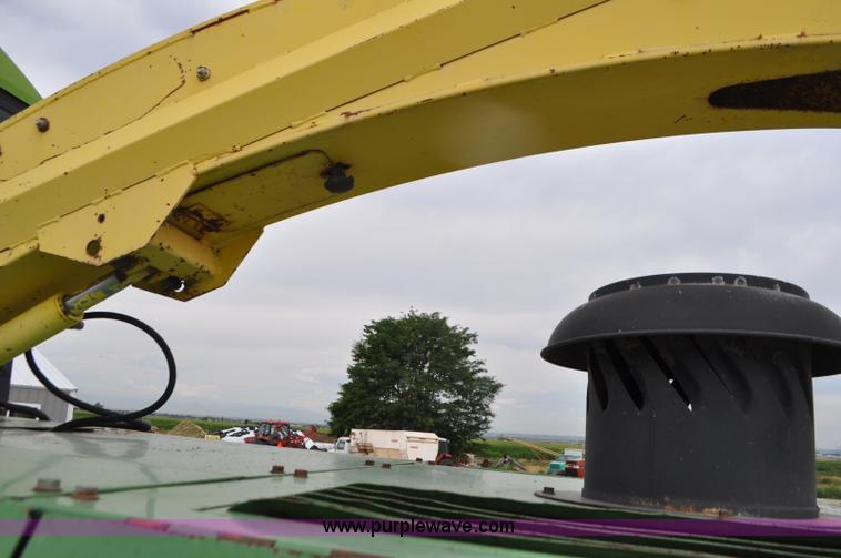 image for item G7428 1994 John Deere 6810 forage harvester