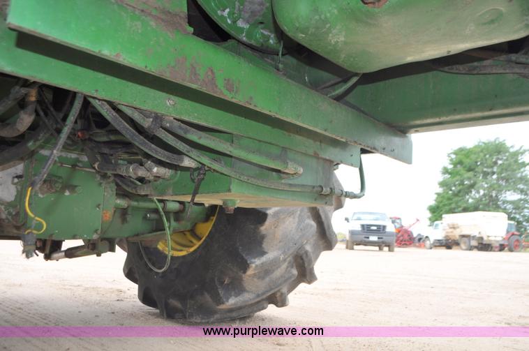 image for item G7428 1994 John Deere 6810 forage harvester