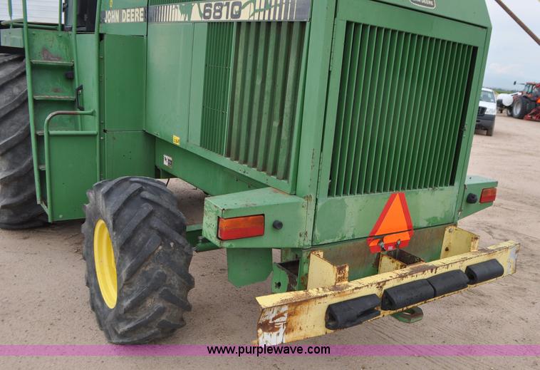 image for item G7428 1994 John Deere 6810 forage harvester