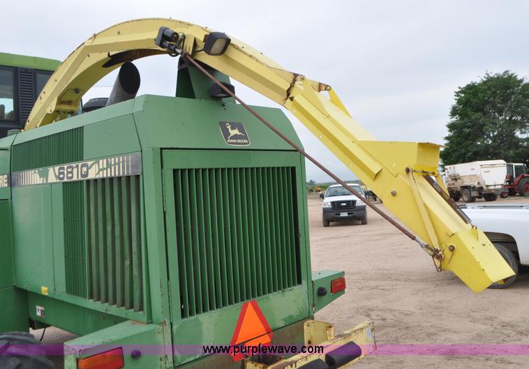 image for item G7428 1994 John Deere 6810 forage harvester