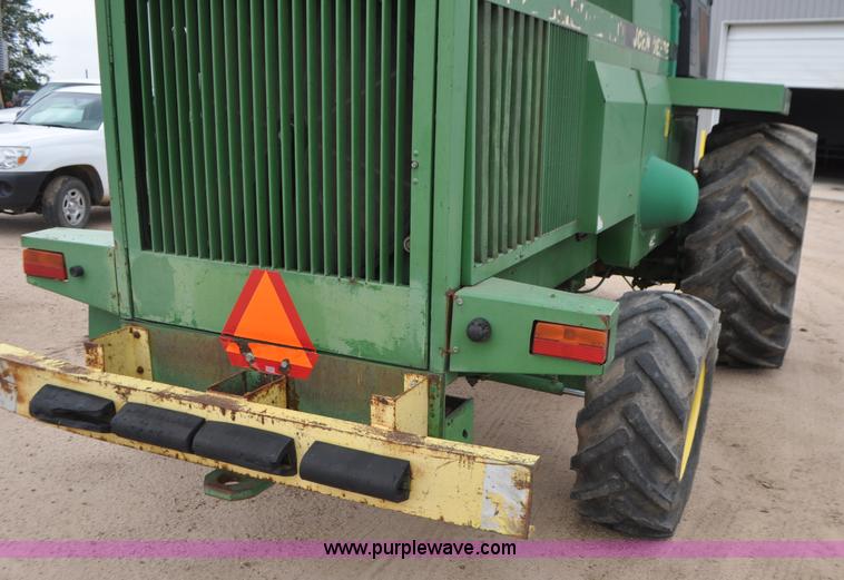 image for item G7428 1994 John Deere 6810 forage harvester