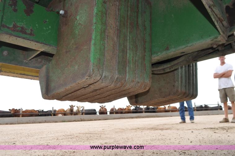 image for item G7428 1994 John Deere 6810 forage harvester