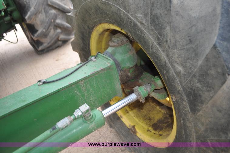 image for item G7428 1994 John Deere 6810 forage harvester