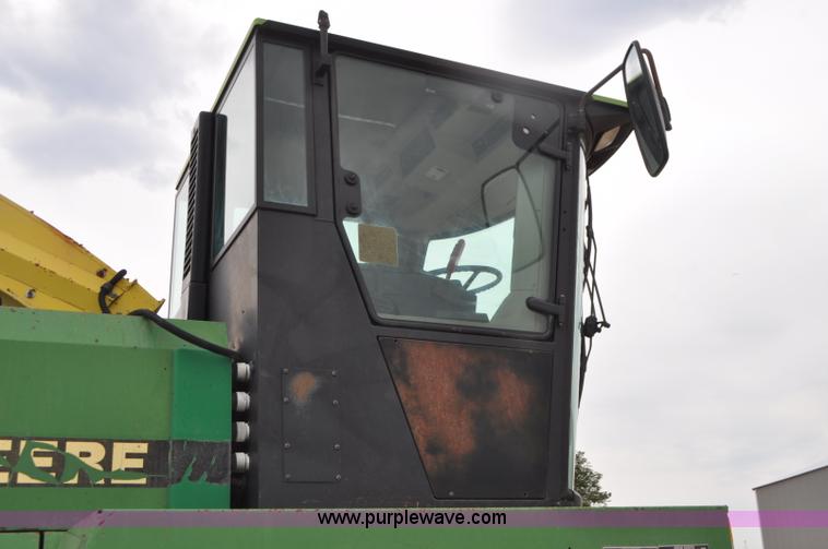 image for item G7428 1994 John Deere 6810 forage harvester