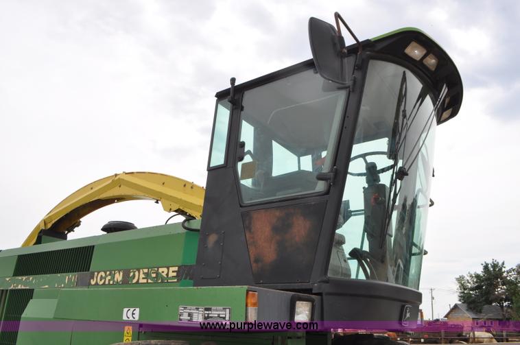 image for item G7428 1994 John Deere 6810 forage harvester