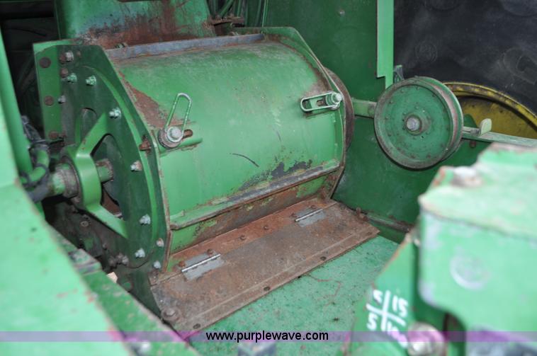 image for item G7428 1994 John Deere 6810 forage harvester