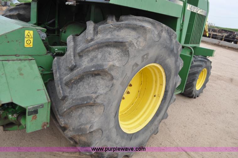 image for item G7428 1994 John Deere 6810 forage harvester