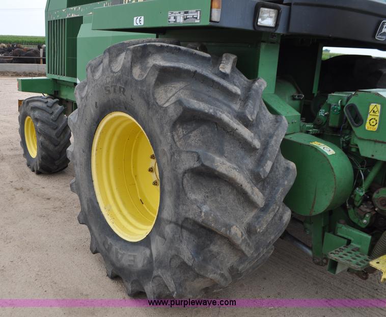 image for item G7428 1994 John Deere 6810 forage harvester