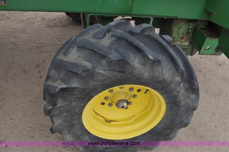 image for item G7428 1994 John Deere 6810 forage harvester