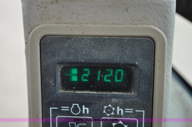 image for item G7428 1994 John Deere 6810 forage harvester