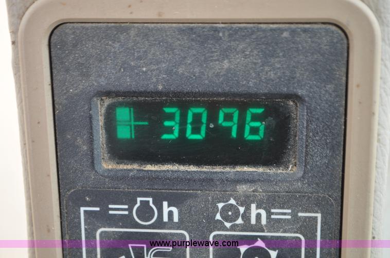 image for item G7428 1994 John Deere 6810 forage harvester