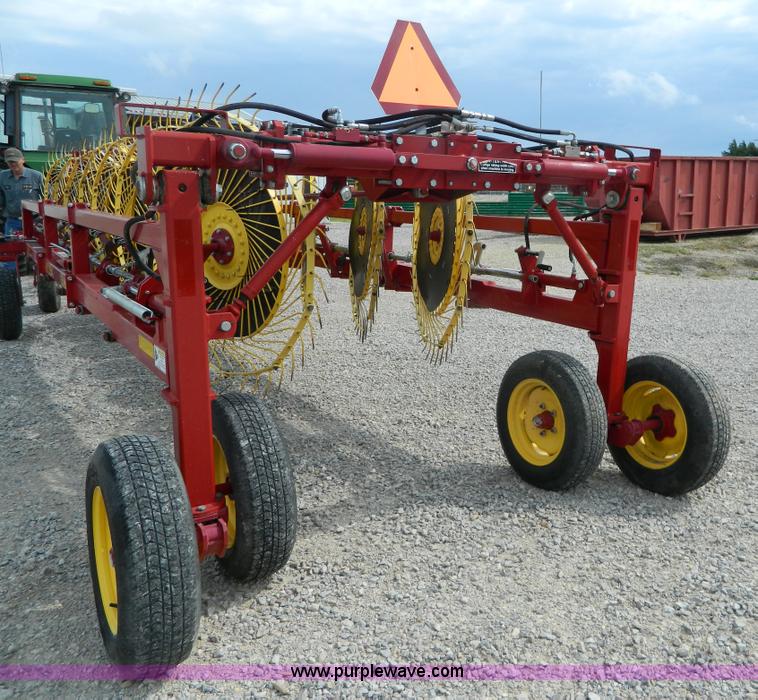 image for item J8822 2002 New Holland HT154 hay rake