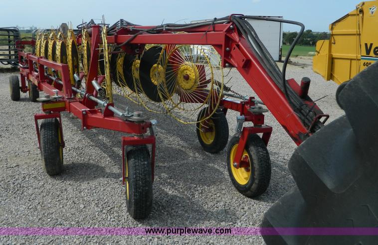 image for item J8822 2002 New Holland HT154 hay rake