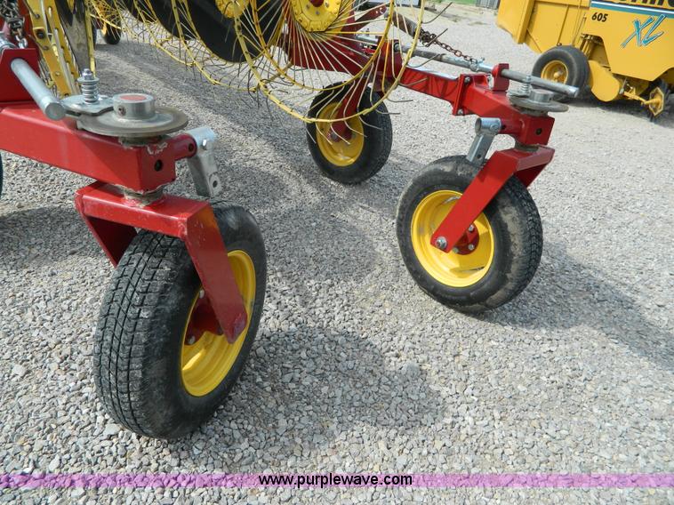 image for item J8822 2002 New Holland HT154 hay rake