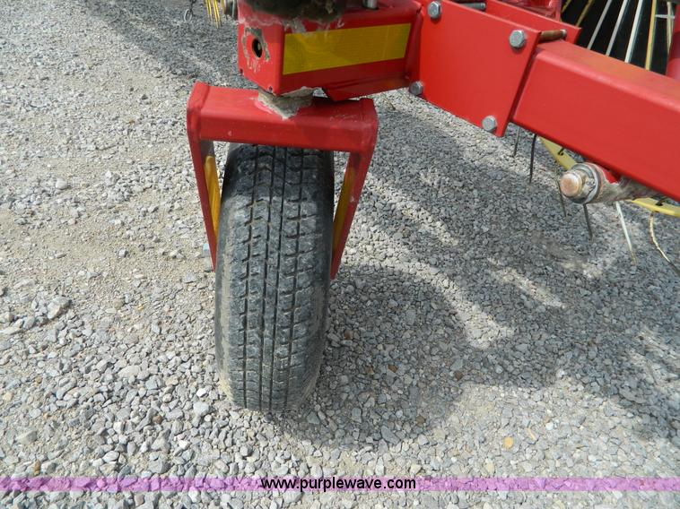 image for item J8822 2002 New Holland HT154 hay rake