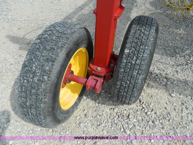 image for item J8822 2002 New Holland HT154 hay rake