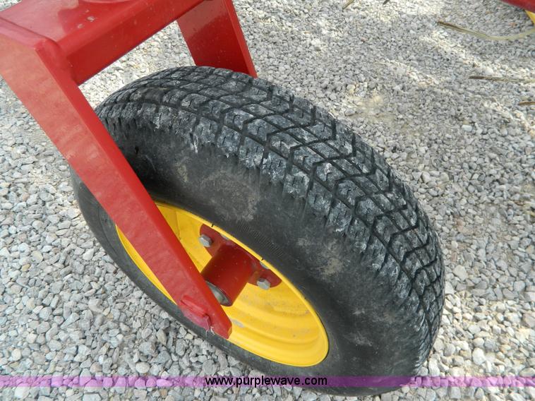 image for item J8822 2002 New Holland HT154 hay rake