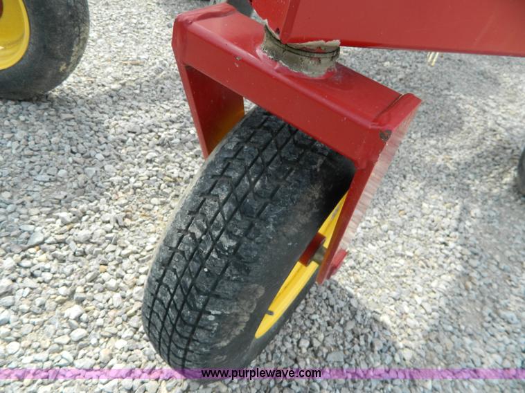 image for item J8822 2002 New Holland HT154 hay rake