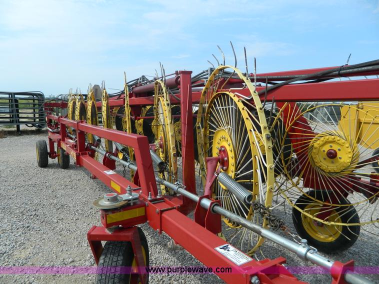 image for item J8822 2002 New Holland HT154 hay rake