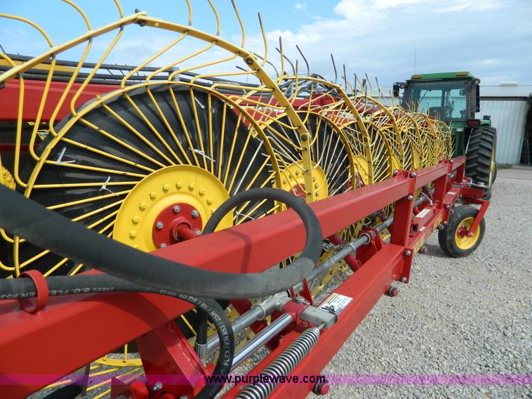 image for item J8822 2002 New Holland HT154 hay rake