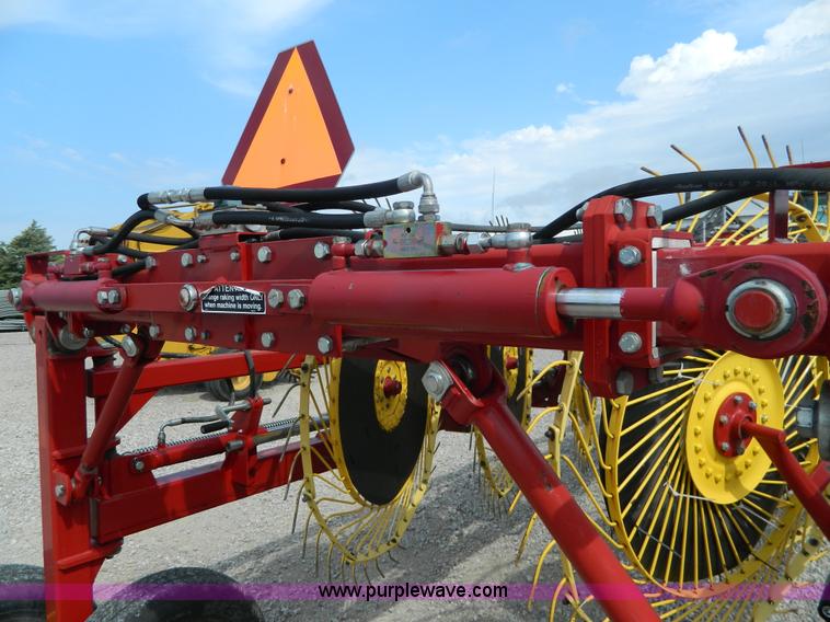 image for item J8822 2002 New Holland HT154 hay rake