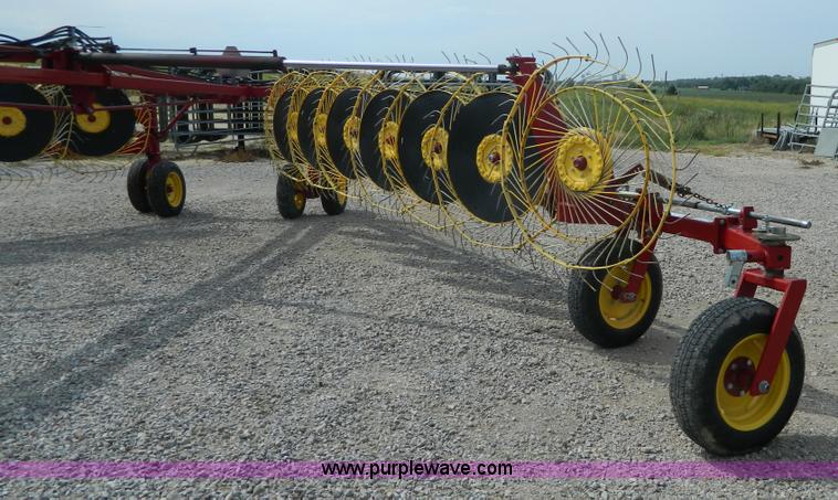 image for item J8822 2002 New Holland HT154 hay rake