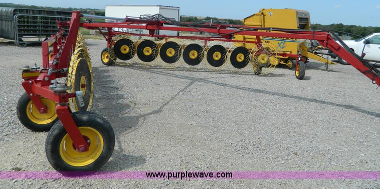 image for item J8822 2002 New Holland HT154 hay rake