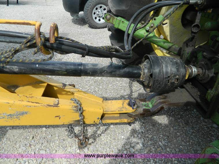 image for item J8823 2001 Vermeer 605XL round baler